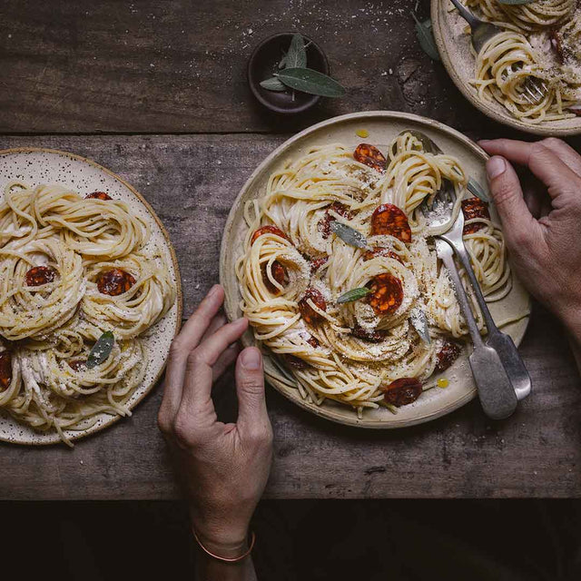 Espaguetis con Chorizo Chileno y Salsa Cremosa